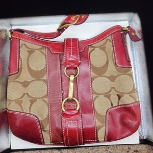 Vintage coach signiture leather beige/tan & burgundy shoulder bag. 10"H×12"W